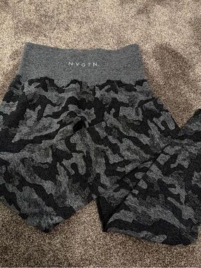 NVGTN Gray & Black Camo Leggings
